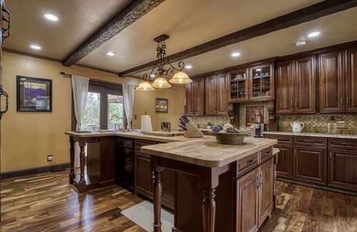 Sevierville House | Pool is Open in April! Tudor Rose Lodge - WOW!