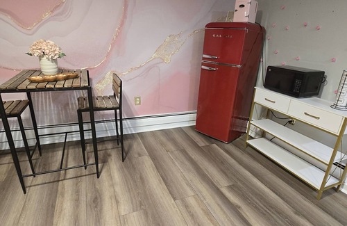 Wakefield Apartment | Pool & Jacuzzi Escape near Boston, Salem & Marketstreet Lynnfield