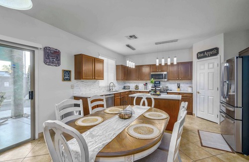 Peoria House | POOL, King Bed, Grill, Pool Table