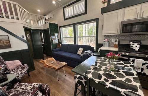Mentone Apartment | Pool l Mountain VIEWS - Happy Cow Cottage