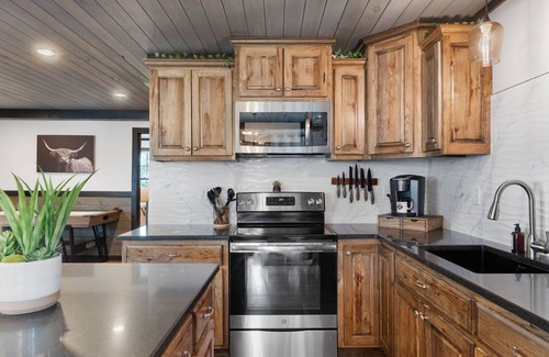 South Pittsburg Cabin | Pool Lodge with amazing views!