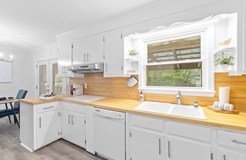 North Charleston House | Pool | Mini Golf | Near Airport, Downtown, & Beach