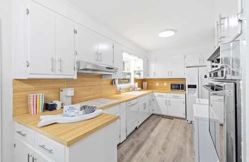 North Charleston House | Pool | Mini Golf | Near Airport, Downtown, & Beach