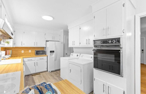 North Charleston House | Pool | Mini Golf | Near Airport, Downtown, & Beach