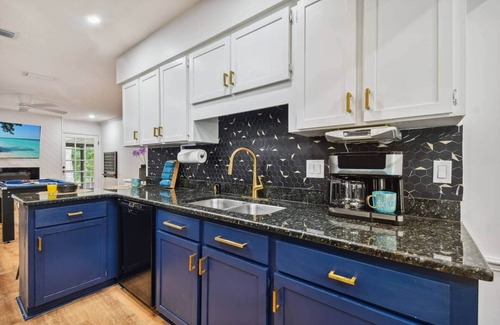 Bearss Plaza House | Pool Oasis | Karaoke | 5G | Theater 135" | Grill