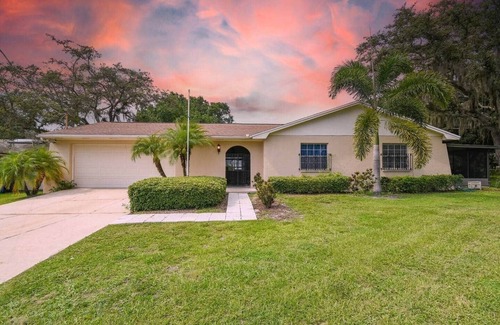 Bearss Plaza House | Pool Oasis | Karaoke | 5G | Theater 135" | Grill