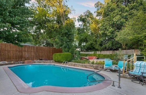 Duncanville House | Pool 🏊🏼‍♂️ Oasis 🏝 Amazing Home, Pool, Hot Tub, Grills, Fire Pit 🔷 Central Location