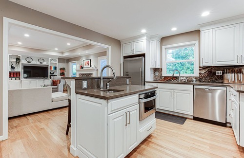 Sandy Springs House | Pool oasis in Atlanta/Sandy Springs 4 bed jacuzzi
