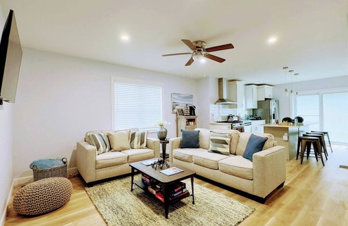 Whitesboro House | POOL + OUTDOOR MOVIES + FIRE PIT Paradise - Minutes to Beach!"