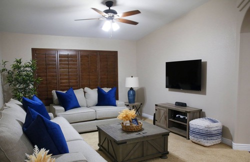 Lake Havasu City House | POOL🏊‍♂️PATIO☀️3BRM🛌2BTH🛁HOME🏡NEAR🌉LONDON BRIDGE ✨