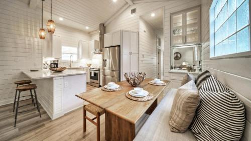 Port Aransas House | Pool Playground Patio Living Family-Friendly Clamshell Cottage by AvantStay