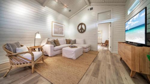 Port Aransas House | Pool Playground Patio Living Family-Friendly Clamshell Cottage by AvantStay