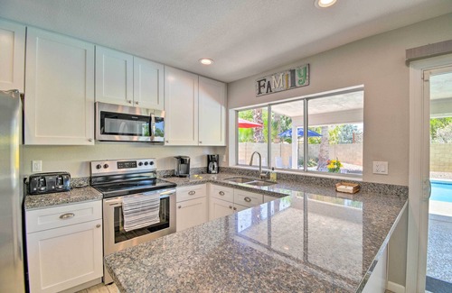 La Paz At Desert Springs House | Pool & Putting Green: Scottsdale Family Escape