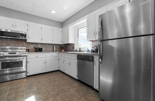 North Central Omaha House | Pool, Sauna, Work out area, ping pong, King Bed. So Many Amenities!