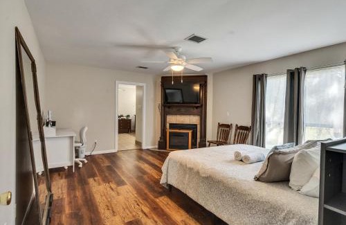 Magnolia House | Pool, Spa&Lake 16 beds 8 bathrooms 50 car parking VENUE Magnolia Texas