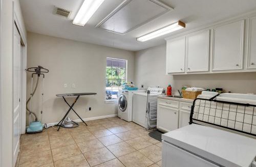 Magnolia House | Pool, Spa&Lake 16 beds 8 bathrooms 50 car parking VENUE Magnolia Texas