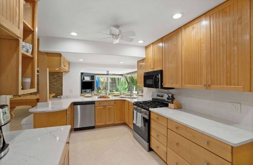 Palm Beach Shores House | Pool/Spa & Walk to the Beach Ping Pong Billiards