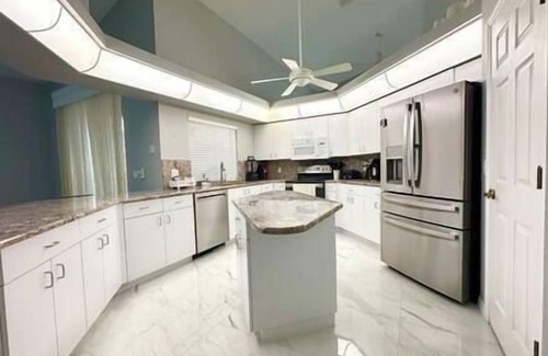 Pelican House | Pool & Spa with Waterfront Views, Kayaks, Fishing!