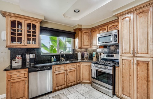 Newark House | POOL. Spacious 4BR/2B. SF Bay Area