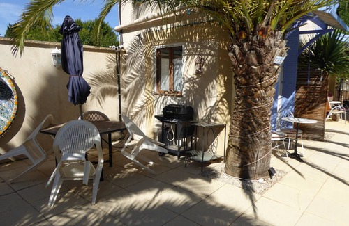Rognonas Cottage | "Pool Studio" sleeps 2 self catering gite 10mins from Avignon!