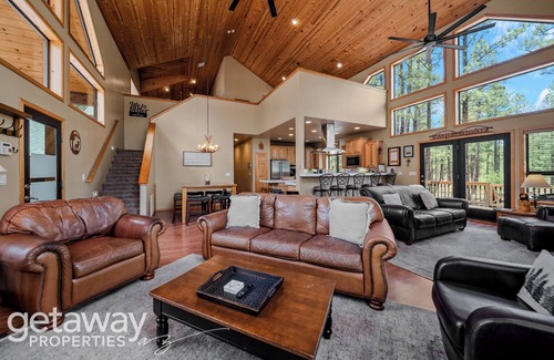 Pinetop Cabin | Pool Table | Forest Views | Fireplace | BBQ Deck