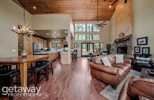 Pinetop Cabin | Pool Table | Forest Views | Fireplace | BBQ Deck