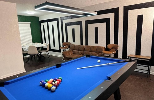 Greater Heights Apartment | Pool Table | Luxury 1Bed Apt in Downtown & Heights
