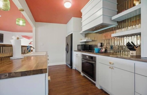 Lubbock House | Pool Table : Sleeps 8 : 5 min to TTU