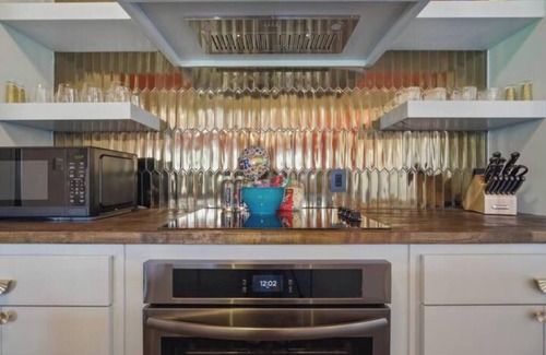 Lubbock House | Pool Table : Sleeps 8 : 5 min to TTU