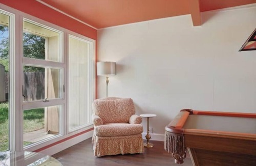 Lubbock House | Pool Table : Sleeps 8 : 5 min to TTU