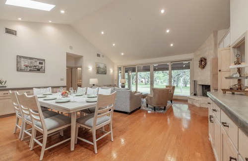 Hays County House | Pool, Tennis & Pickleball Ultimate Hill Country Retreat| Creek| Sleeps 10