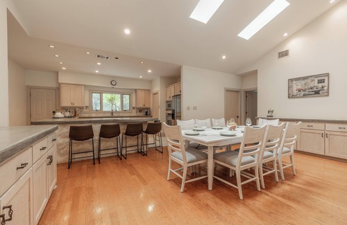 Hays County House | Pool, Tennis & Pickleball Ultimate Hill Country Retreat| Creek| Sleeps 10