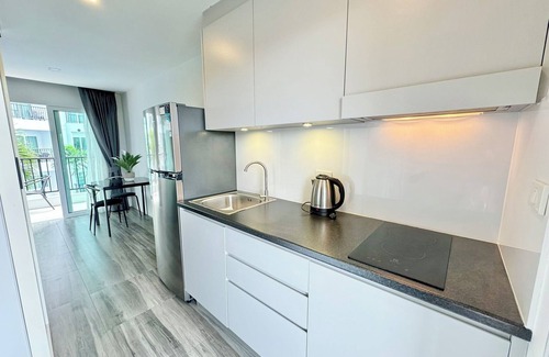 Kram Condo | Pool view 1bdrm, Sofabed, AC, Well equiped kitchenm 2 mins to the beach