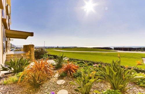North Pacific Beach House | Pool View Condo