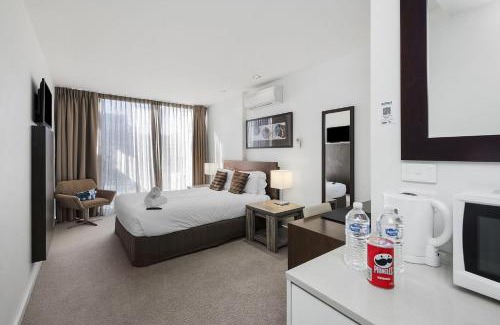 Torquay Apartment | Pool View Hotel Room