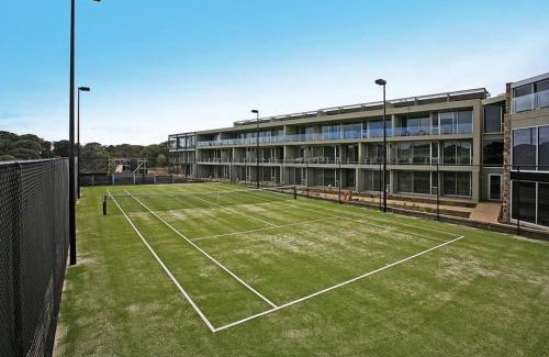 Torquay Apartment | Pool View Hotel Room