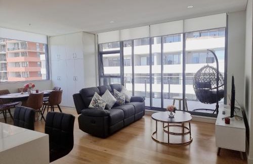 Macquarie Park Apartment | Pool View of Marquarie Park Paradise