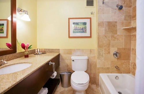 Hanamaulu Hotel | Pool View Unit Close to Waimea Canyon State Park