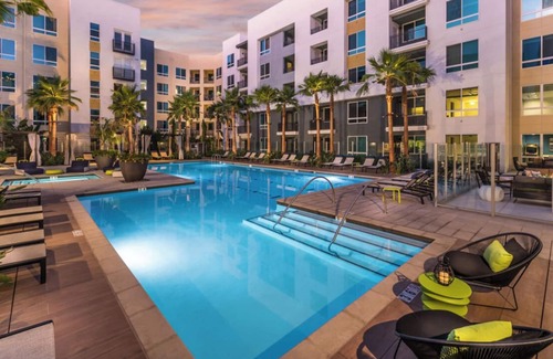 Irvine Business Complex Apartment | Pool view upscale 2bedroom apartment with new furniture and appliances