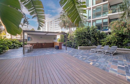 Newstead Apartment | Pool View Urban Oasis 2Bed Apt/Top Suburb/Parking