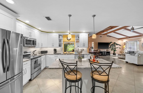 Trafalgar House | Pool Villa on Picturesque Golf Course