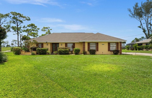 Trafalgar House | Pool Villa on Picturesque Golf Course