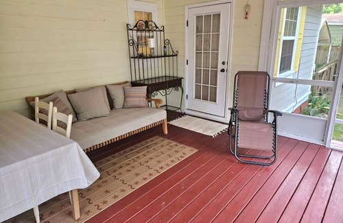 St. Marys House | Pool/Walk to Ferry/Pet Friendly/Fenced In Yardn