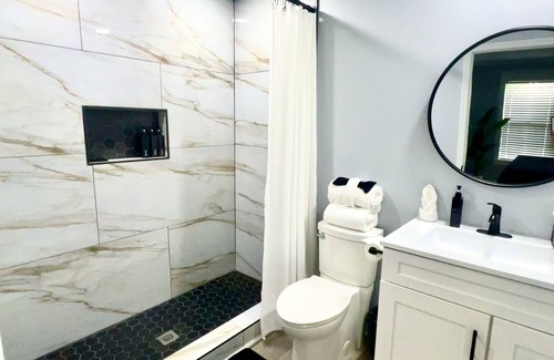 Pooler House | PoolerBnB, Spacious Modern Getaway near Savannah!