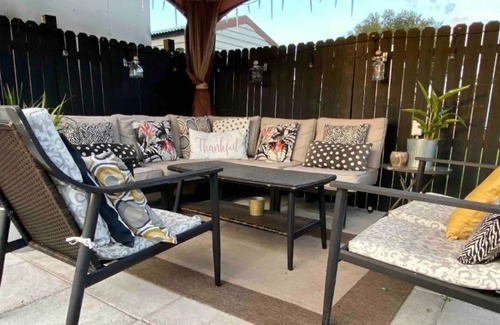 Brandon House | PoolHouse@CabanaClub907, Sleeps 9/fur babies welcomed