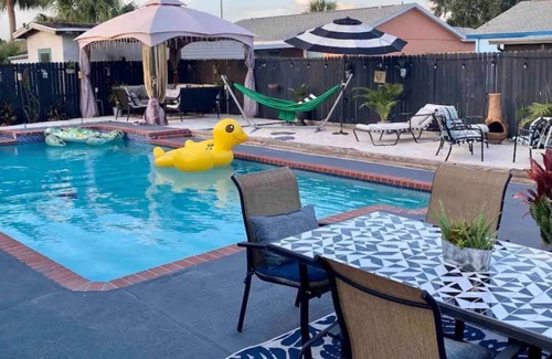 Brandon House | PoolHouse@CabanaClub907, Sleeps 9/fur babies welcomed