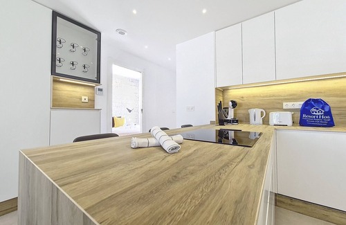 Mar de Cristal Apartment | Poolside apartment with terrace, parking and Wi-Fi