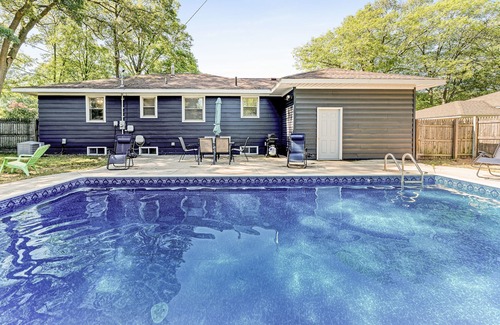 Norton Shores House | Poolside Escape | 5 Bed, 2 Bath