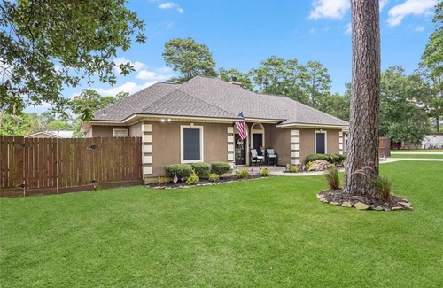 Tomball House | Poolside Escape: Pool, Hot tub, Jacuzzi & much more