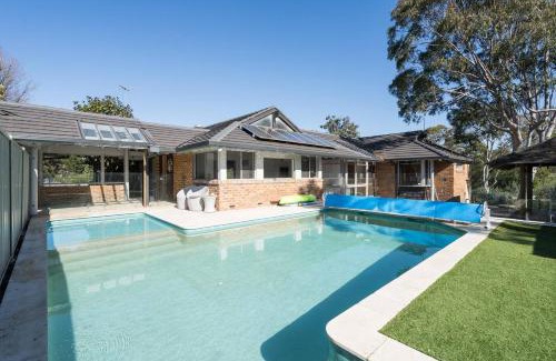 Mount Eliza House | 'Poolside Haven' Your Mount Eliza Family Getaway